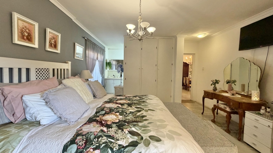 5 Bedroom Property for Sale in Winslow Western Cape